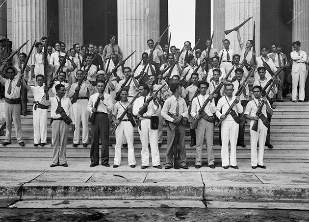 Students form revolutionary army in Havana, holding rifles on steps.