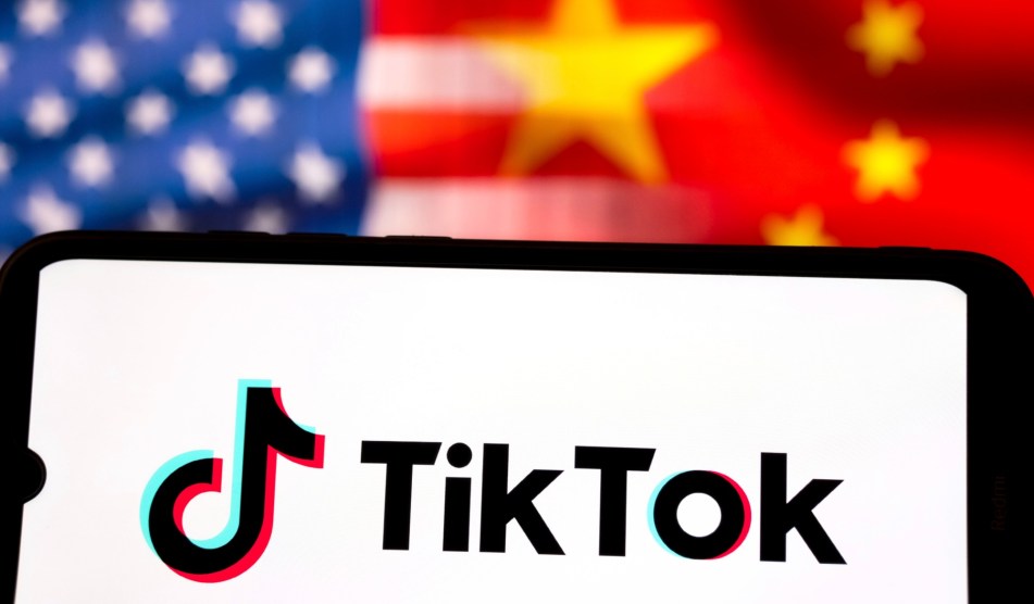 TikTok logo with American and Chinese flags behind