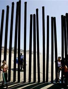 border_fence_beach_230.jpg